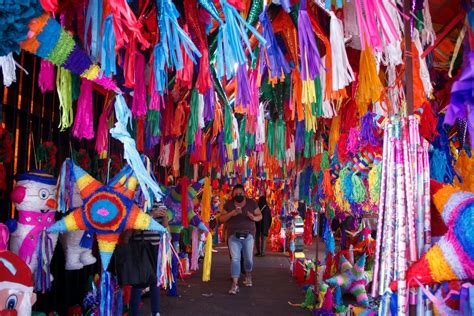 pinautea|La piñata, símbolo de la cultura mexicana .